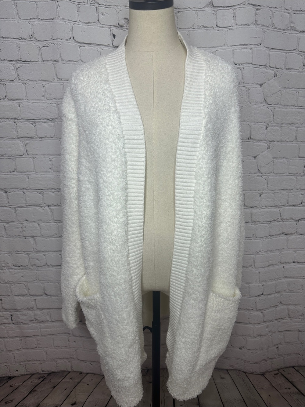 Barefoot Dreams Cozychic So Cal white Cardigan Sweater with Pockets Size 1X